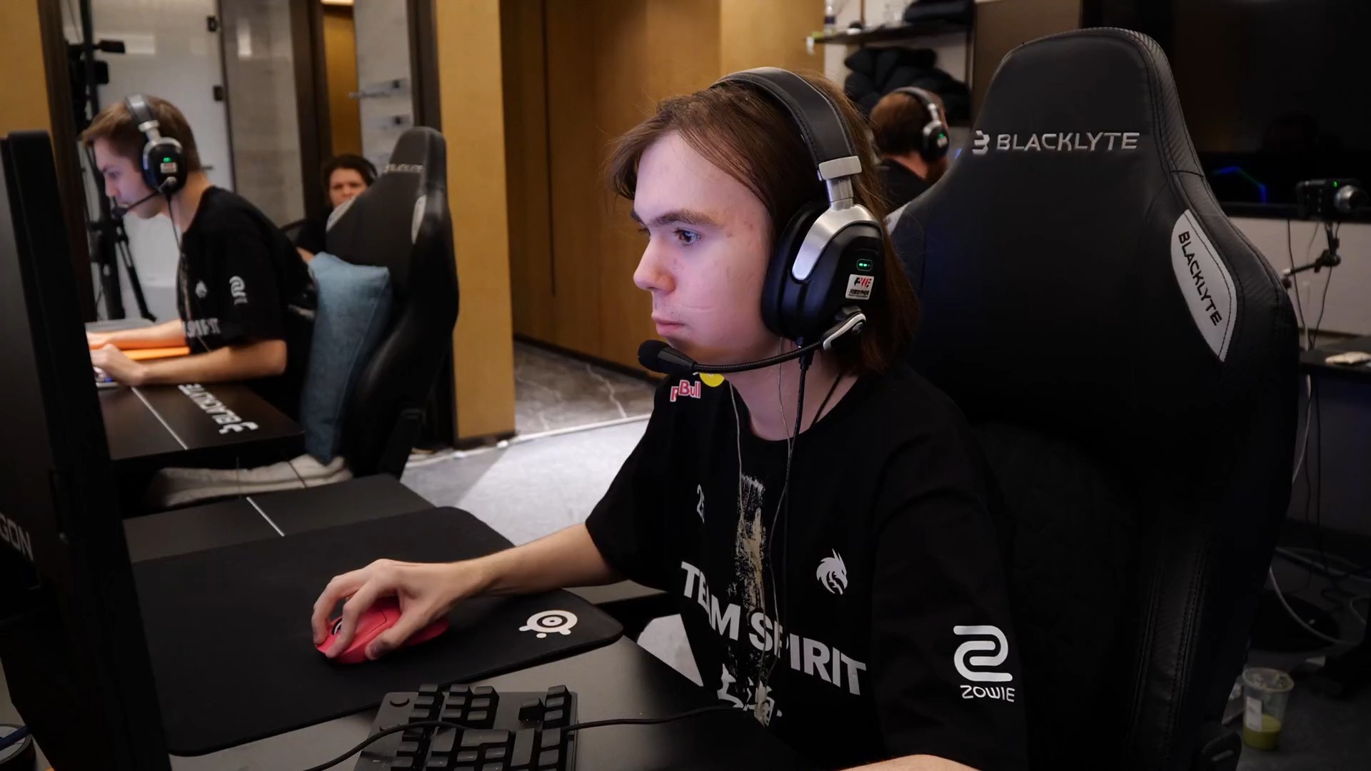 更是通过团 更是通过团